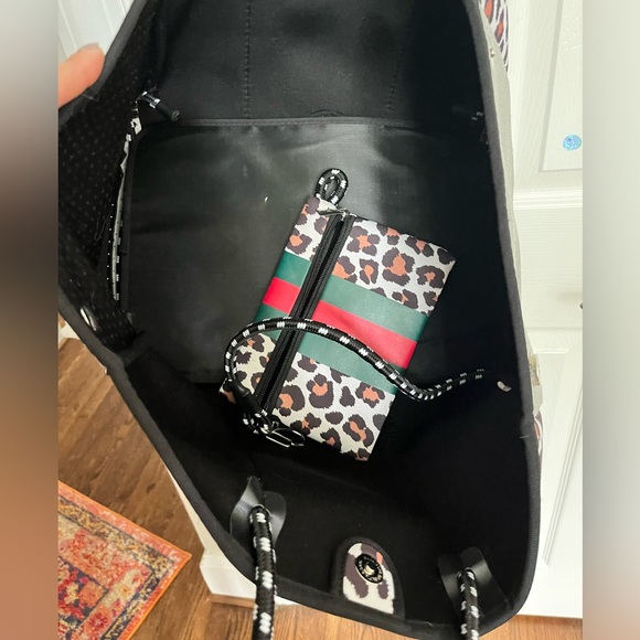 POPUPS Neoprene Tote Bag - Picture 7 of 8